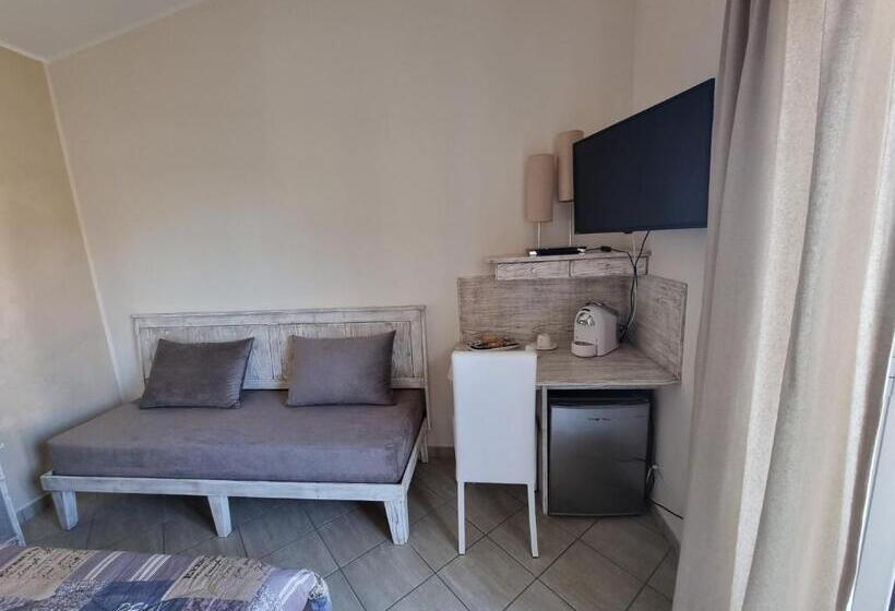 اتاق استاندارد سه تخته با بالکن, B&b E Casa Vacanza Al Castello