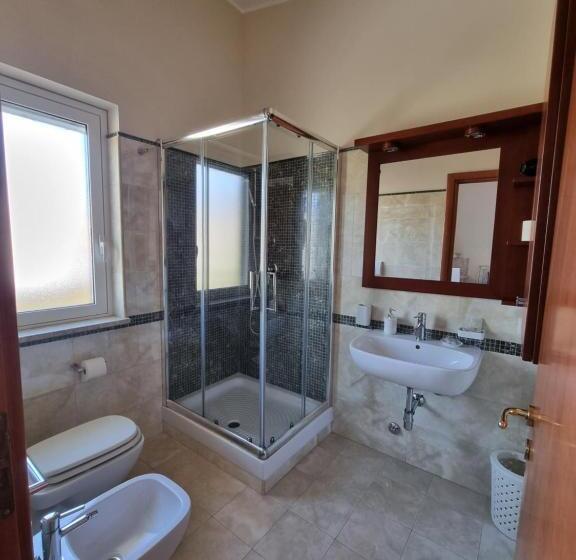 اتاق استاندارد سه تخته با بالکن, B&b E Casa Vacanza Al Castello