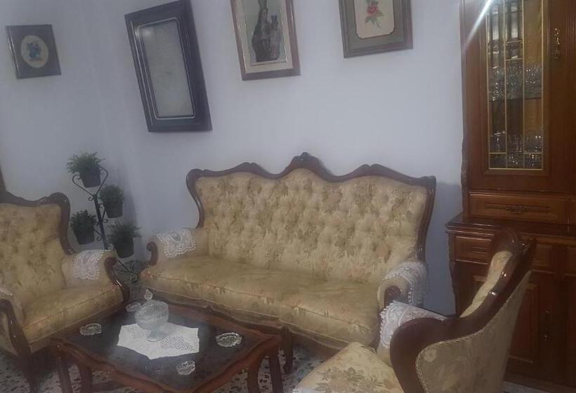 اتاق خانوادگی با سرویس بهداشتی مشترک, El Rengue