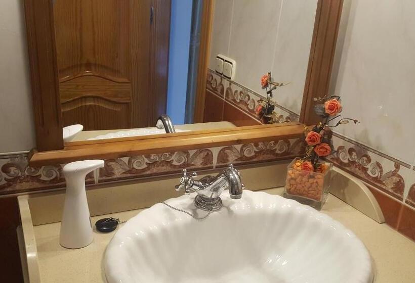 اتاق خانوادگی با سرویس بهداشتی مشترک, El Rengue