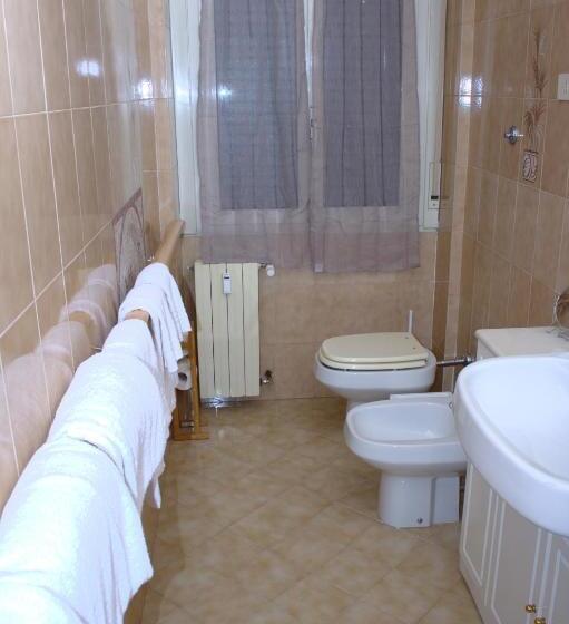 اتاق استاندارد سه نفره, In Vacanza Da Sara
