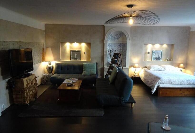 Standard Triple Room with Terrace, La Halte