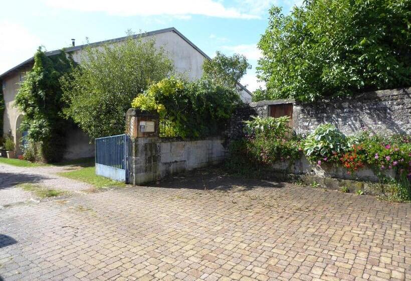 Standard Triple Room with Terrace, La Halte