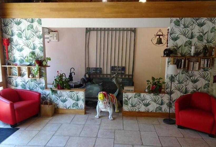 Standard Triple Room with Terrace, La Halte