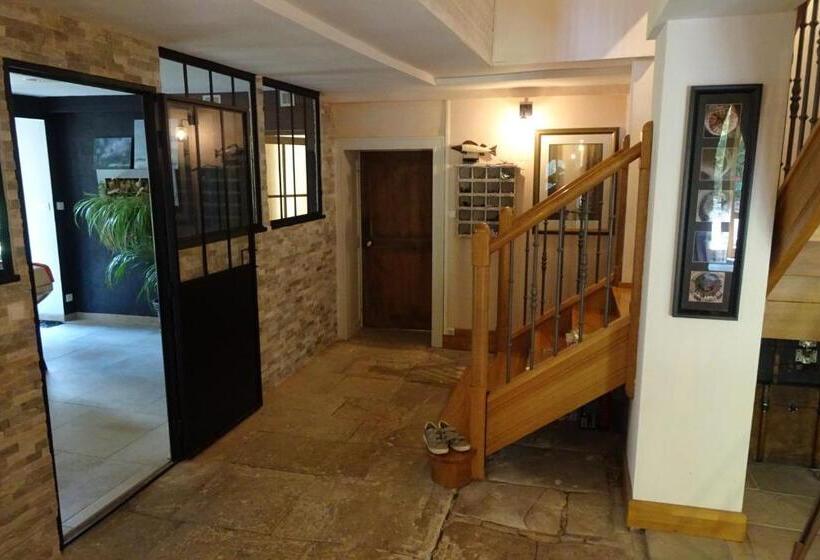 Standard Triple Room with Terrace, La Halte
