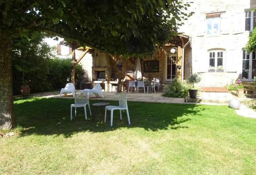 Standard Triple Room with Terrace, La Halte