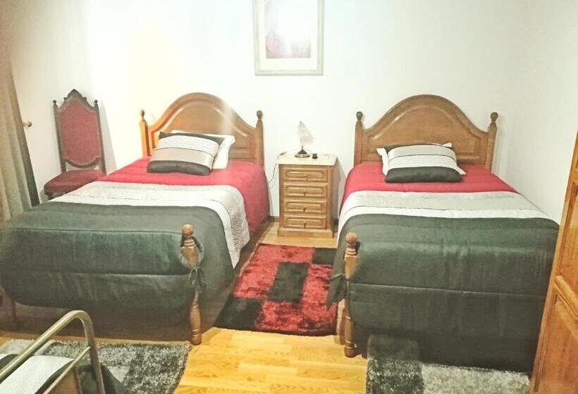 اتاق استاندارد چهارنفره با سرویس بهداشتی مشترک, Casa Rafael