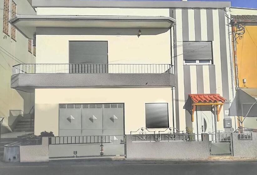 اتاق استاندارد چهارنفره با سرویس بهداشتی مشترک, Casa Rafael