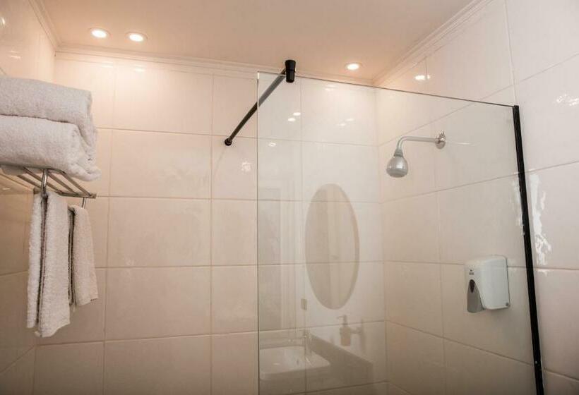 اتاق لوکس با چشمانداز دریا, Redcon Suites