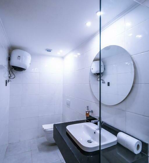 اتاق استاندارد در طبقه همکف, Redcon Suites