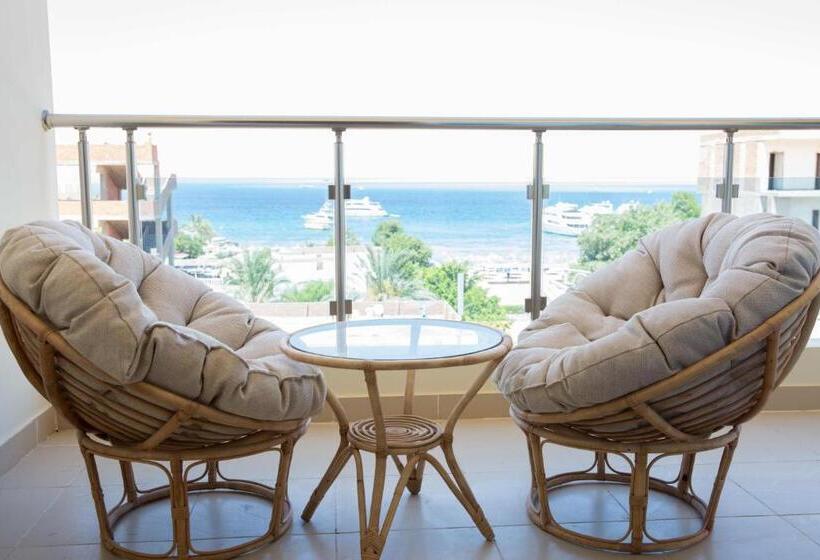 اتاق سوپریور با چشمانداز دریا و بالکن, Redcon Suites