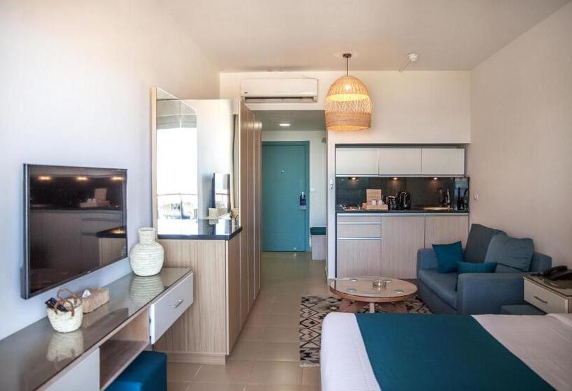اتاق سوپریور با چشمانداز دریا و بالکن, Redcon Suites