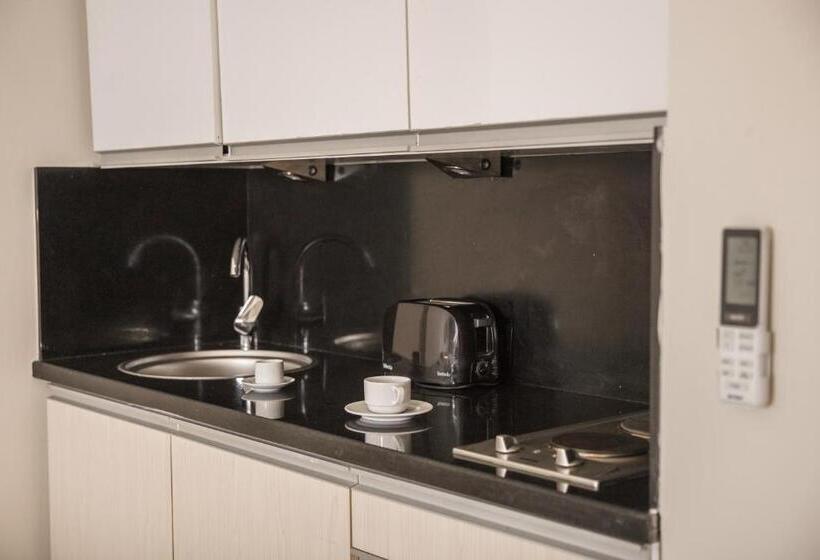 اتاق سوپریور با چشمانداز, Redcon Suites