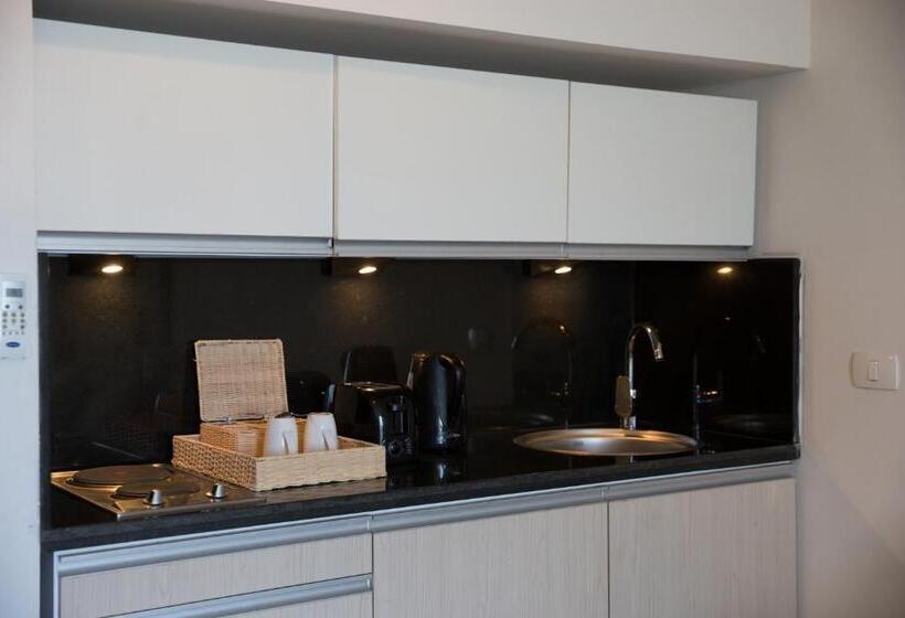 اتاق سوپریور با چشمانداز, Redcon Suites