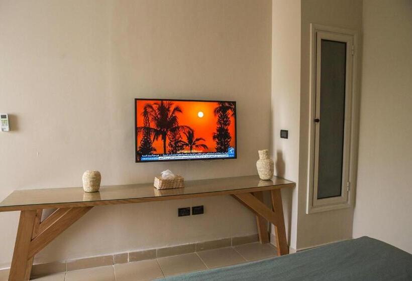 مجموعه ویستا شهر, Redcon Suites