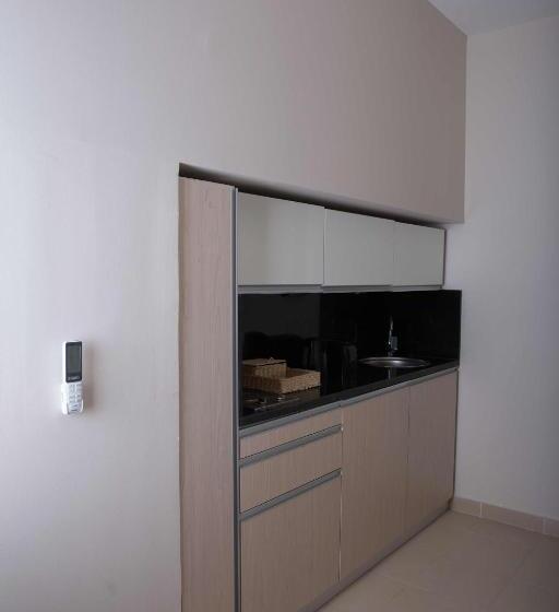 مجموعه ویستا شهر, Redcon Suites