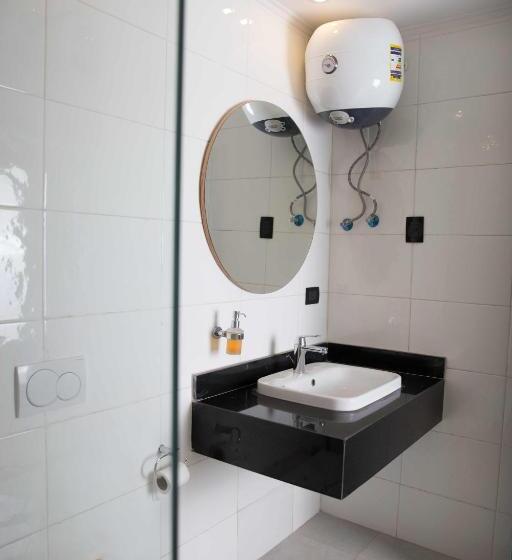 سوییت لوکس, Redcon Suites