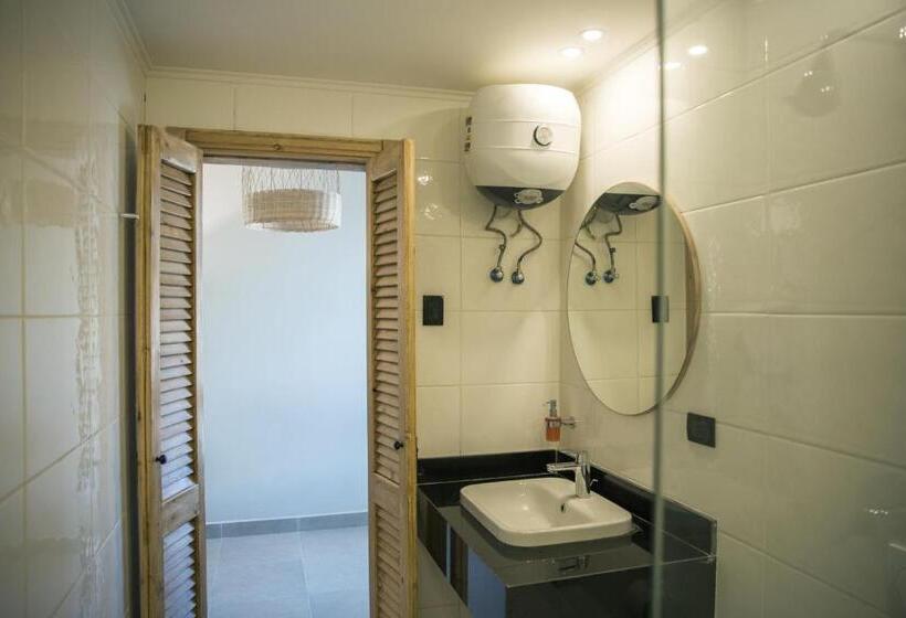اتاق استاندارد با چشمانداز, Redcon Suites