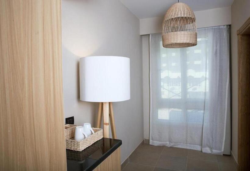 اتاق استاندارد با چشمانداز, Redcon Suites