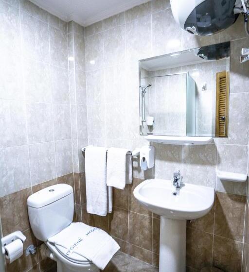 اتاق سوپریور با چشمانداز دریا, Redcon Suites