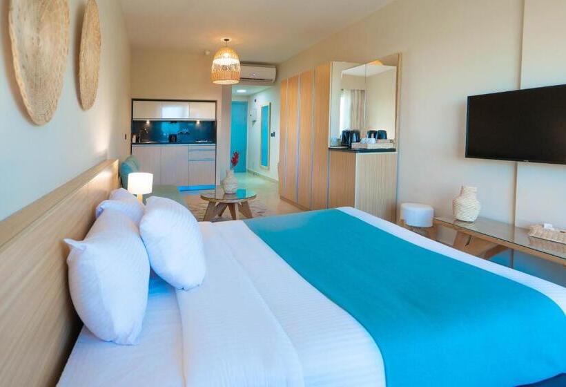 اتاق سوپریور با چشمانداز دریا, Redcon Suites