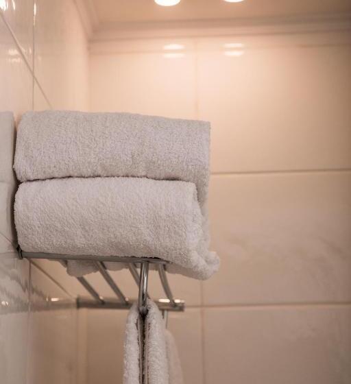 اتاق لوکس با چشمانداز دریا, Redcon Suites