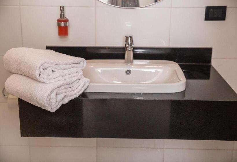اتاق لوکس با چشمانداز دریا, Redcon Suites