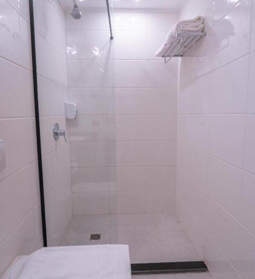 اتاق استاندارد در طبقه همکف, Redcon Suites