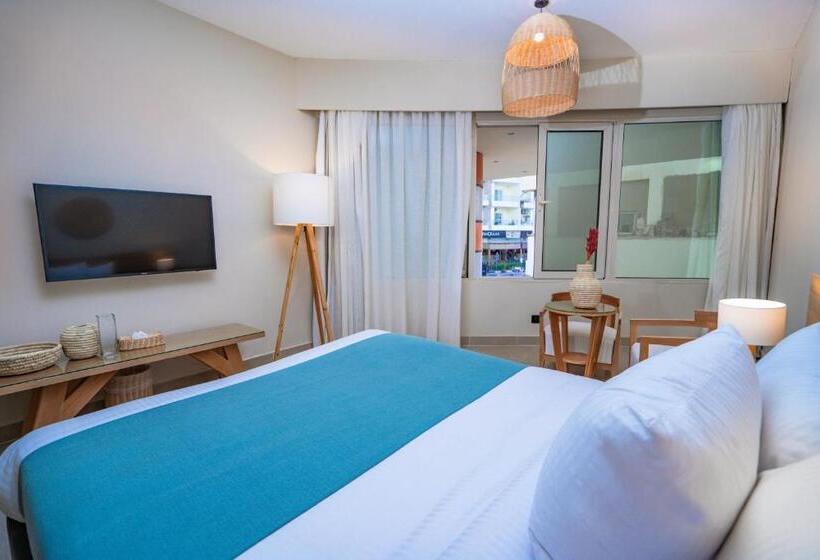 اتاق استاندارد در طبقه همکف, Redcon Suites