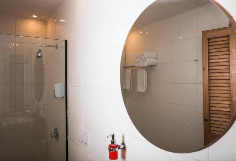 اتاق استاندارد در طبقه همکف, Redcon Suites