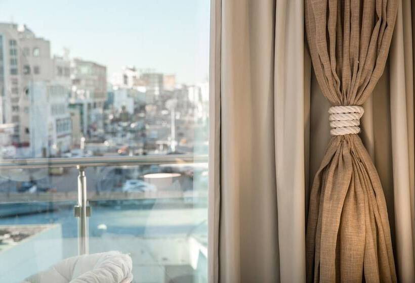 اتاق سوپریور با چشمانداز, Redcon Suites