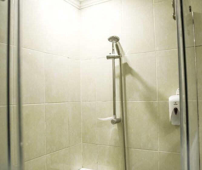 سوئیت با چشمانداز, Redcon Suites