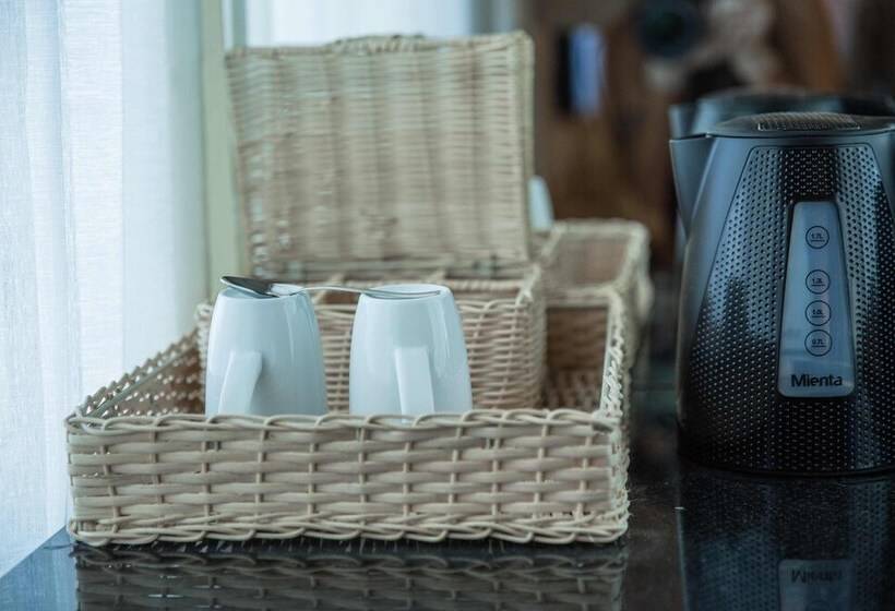 سوئیت با چشمانداز, Redcon Suites