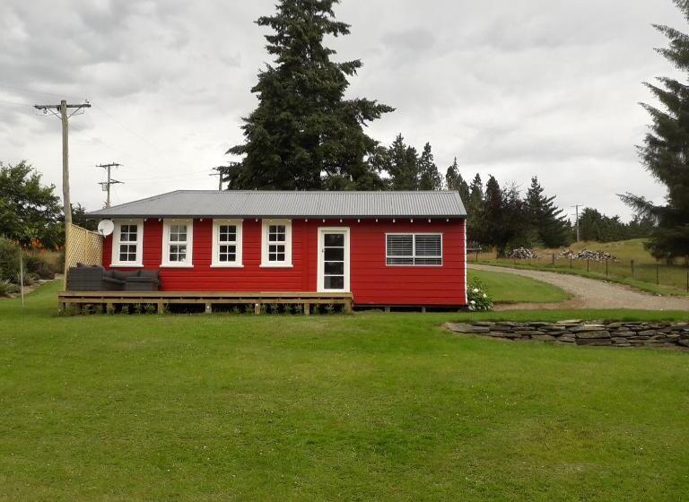 سوییت, Little Red School House