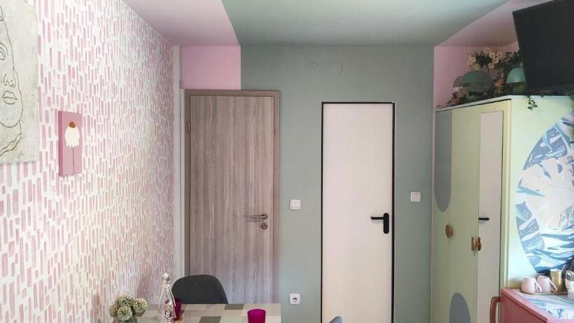 اتاق لوکس, Apartments & Rooms Saša