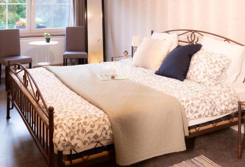 اتاق استاندارد سه نفره, B&b Destiny