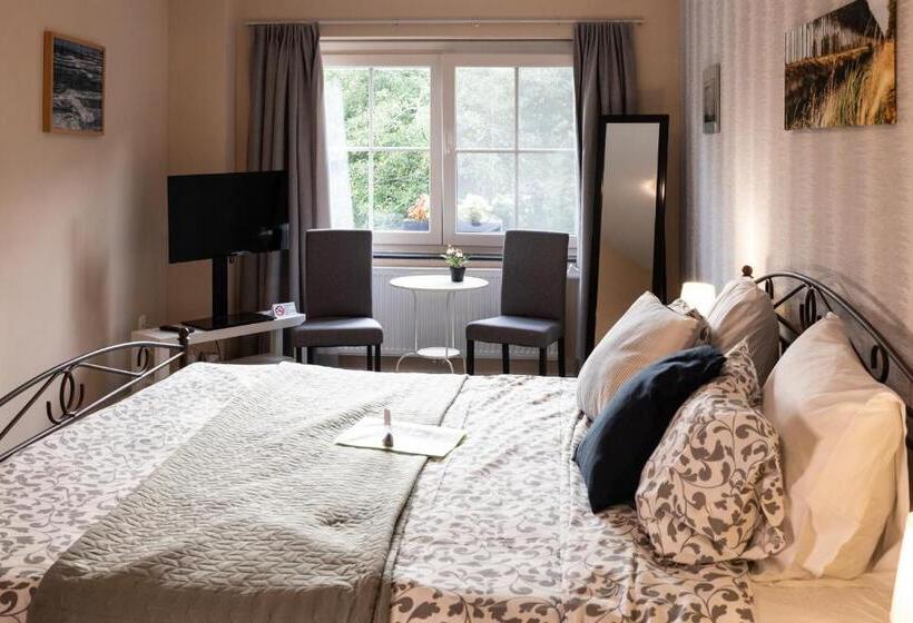 اتاق استاندارد سه نفره, B&b Destiny