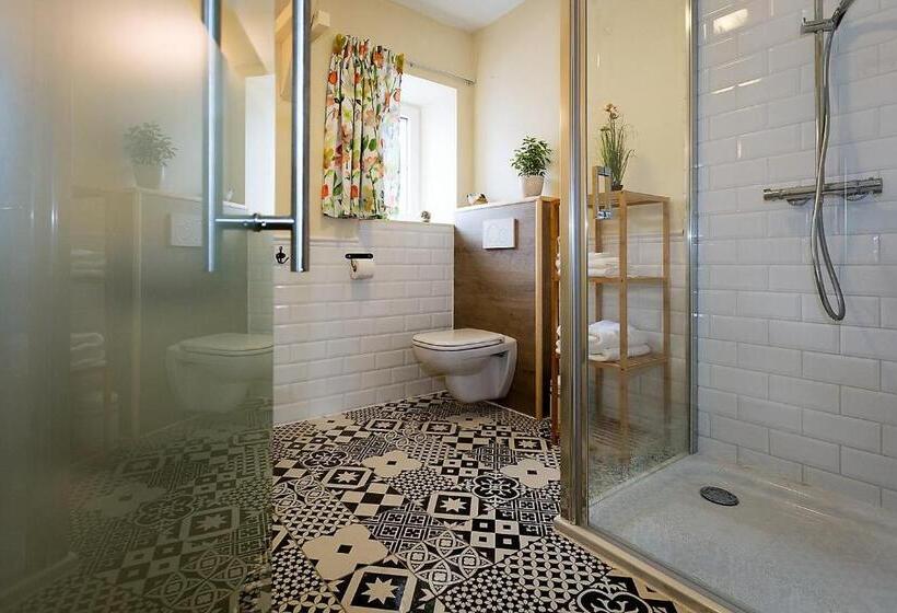 اتاق استاندارد سه نفره, B&b Destiny