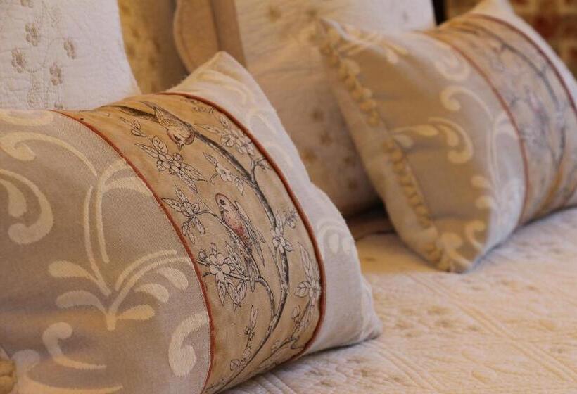 اتاق لوکس, La Métairie Des Songes