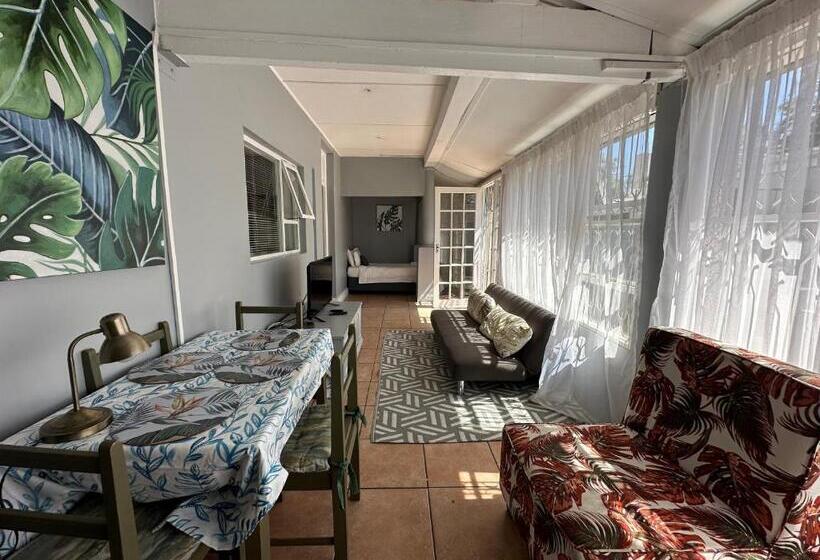 آپارتمان 1 خوابه همکف, The Owl House Guest House