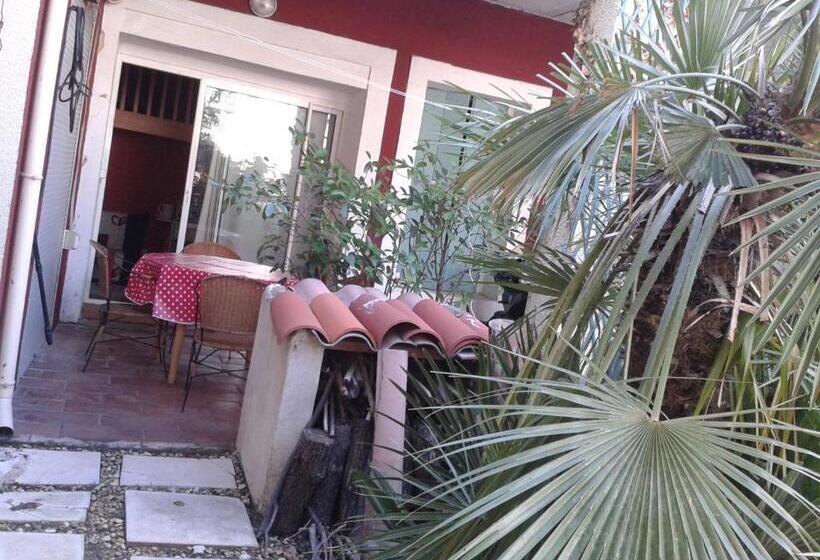 استودیو استاندارد با چشم‌انداز باغ, Villa Cemaste