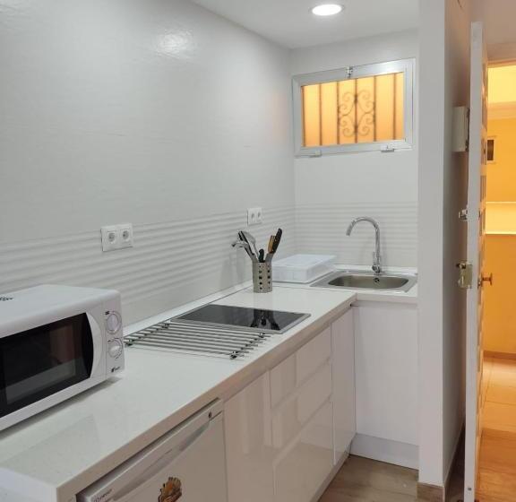 آپارتمان 1 خوابه با تراس, Apartamento Minerva Jupiter. The Perfect Accommodation For Your Vacation