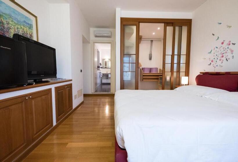 اتاق استاندارد با تراس, L Ippocampo Guest House