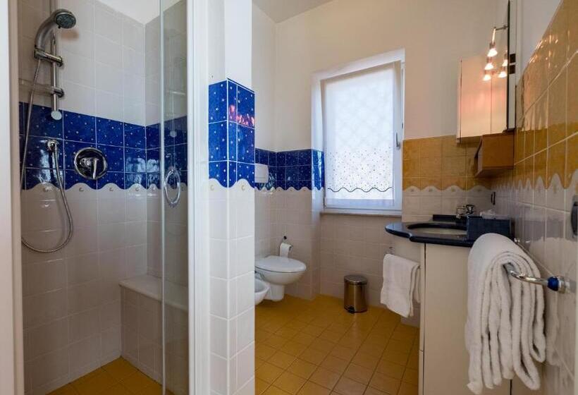 اتاق استاندارد با بالکن, L Ippocampo Guest House