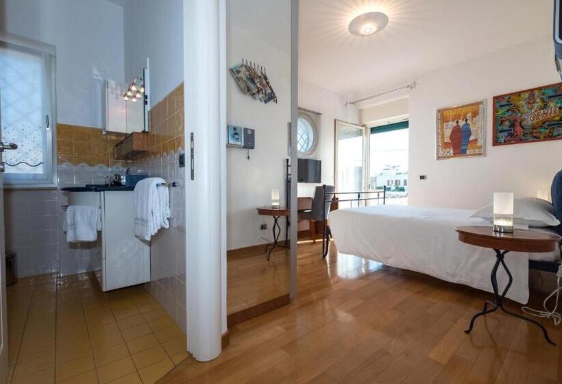 اتاق استاندارد با بالکن, L Ippocampo Guest House