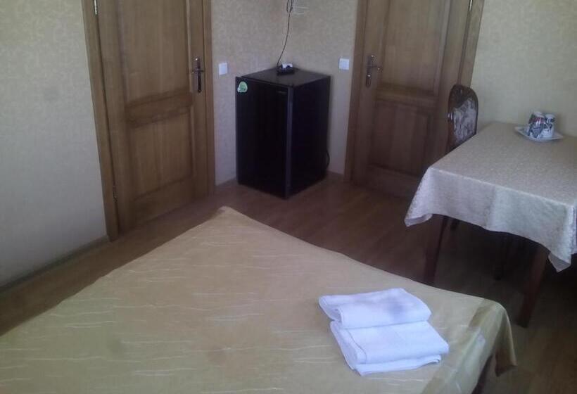 اتاق راحتی سه تخته, Sveciu Namai Avada