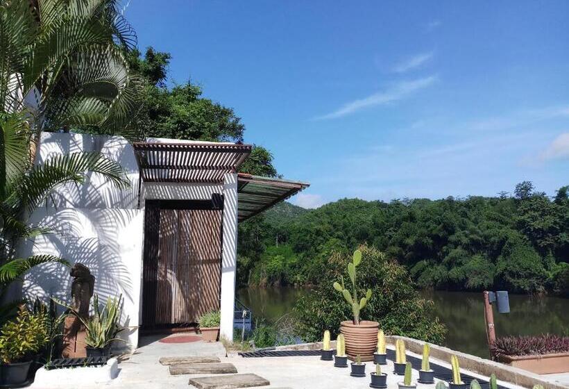 Deluxe room with river view, Pingplalee Resort Chasorn