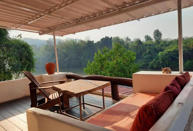 اتاق لوکس با تخت بزرگ, Pingplalee Resort Chasorn