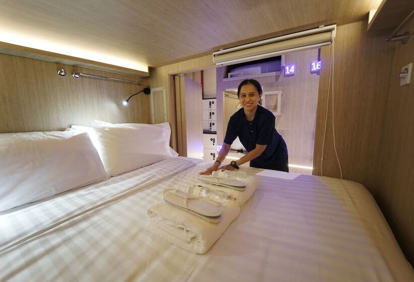 Capsule, Cube Boutique Capsule Hotel At Kampong Glam