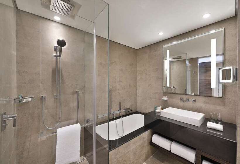 استودیو اجرایی, Hilton Dubai The Walk